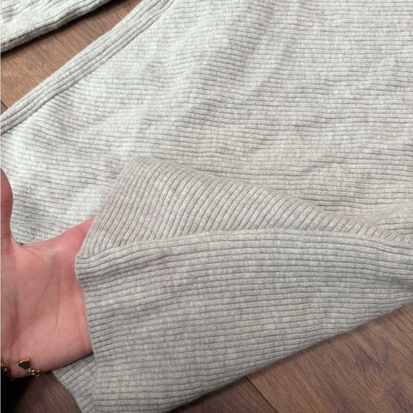 Aritzia Sweater open back - Picture 5 of 5